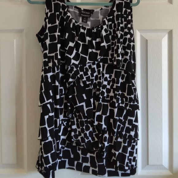 XL White House Black Market  Tiered  Black & White Tunic Top - Picture 3 of 3